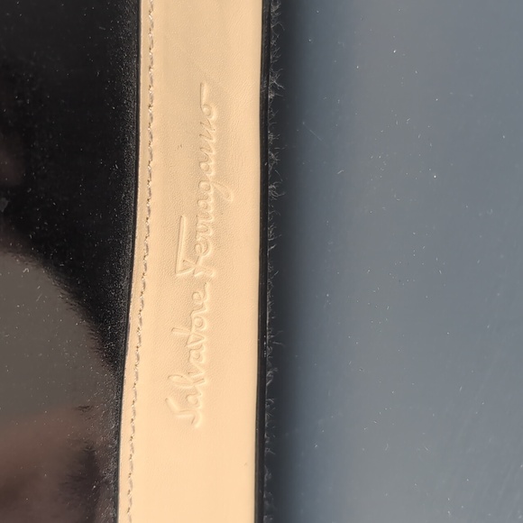 *Flash Sale!* Salvatore Ferragamo Made in Italy Black and Cream Handbag - Picture 4 of 17